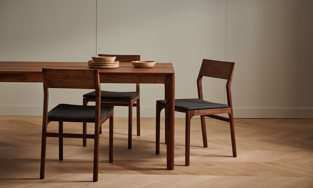T113 | Dining table